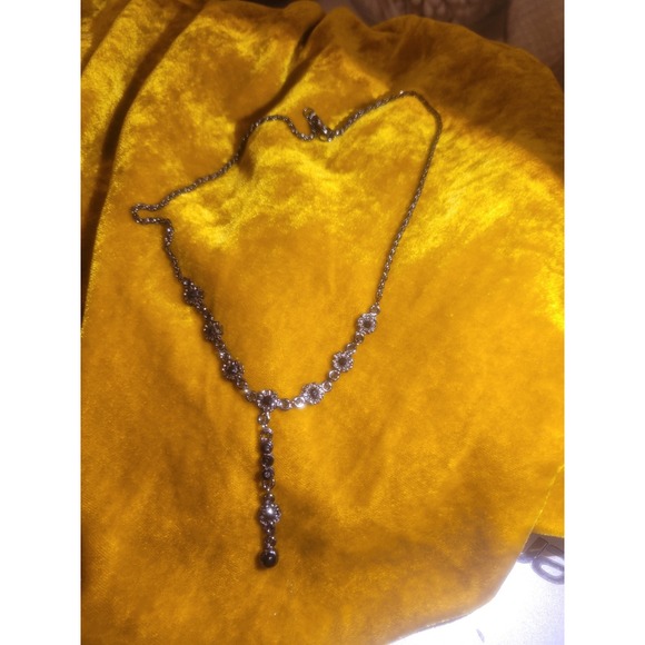 The Unbranded Brand Jewelry - Black Y necklace with Flower Shaped Details Costume Jewelry